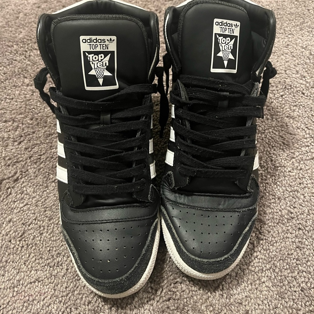 Adidas top 10 men’s size 9.5.
